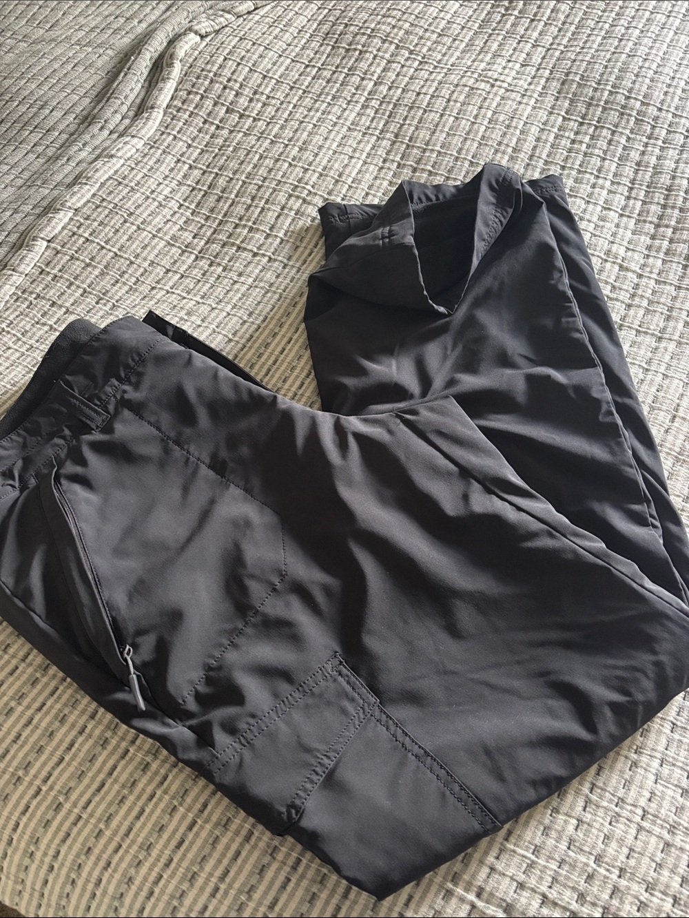 Eddie Bauer Black women’s Fleece-lined Cargo Pants, snow pants